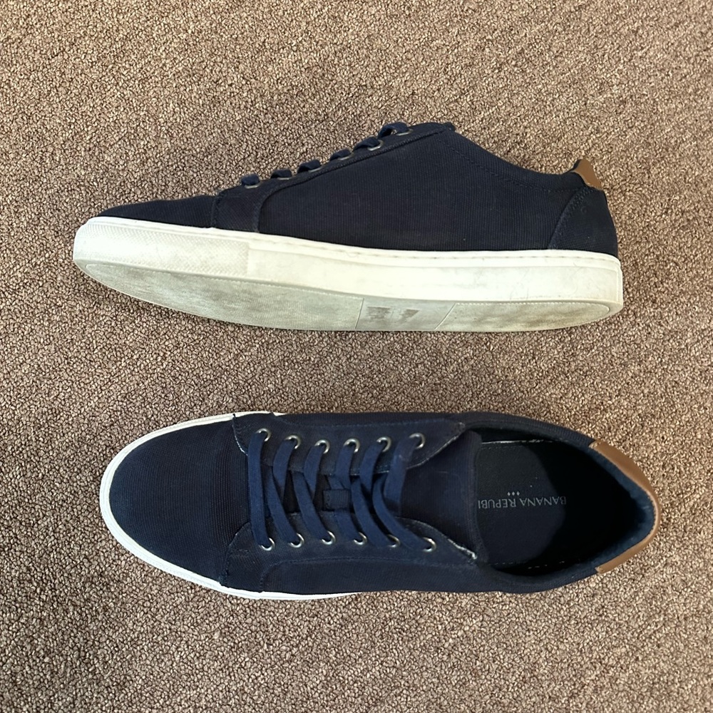 BANANA REPUBLIC FACTORY Men’s Navy Blue Sneaker Size 10.5 WORN ONCE